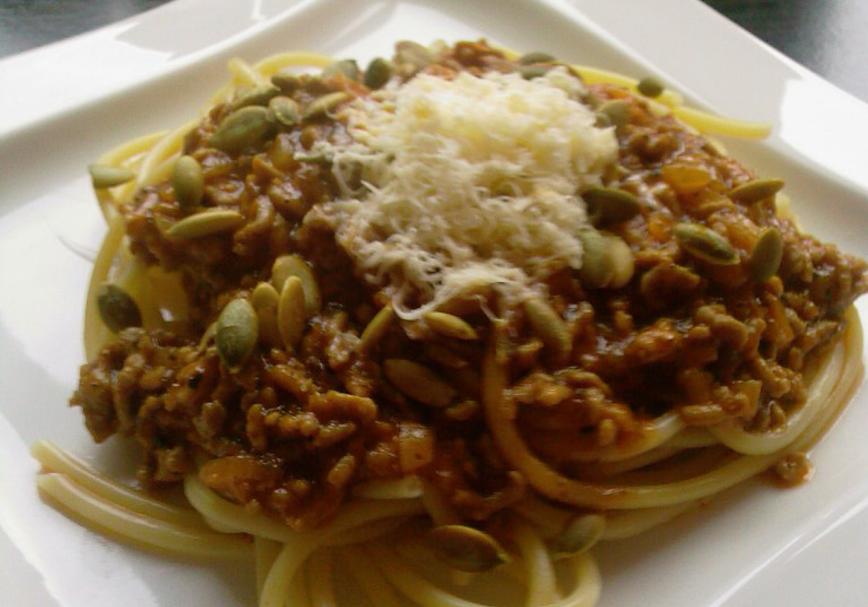 Bucatini Alla Bolognese Z Pestkami Dyni Doradcasmaku Pl