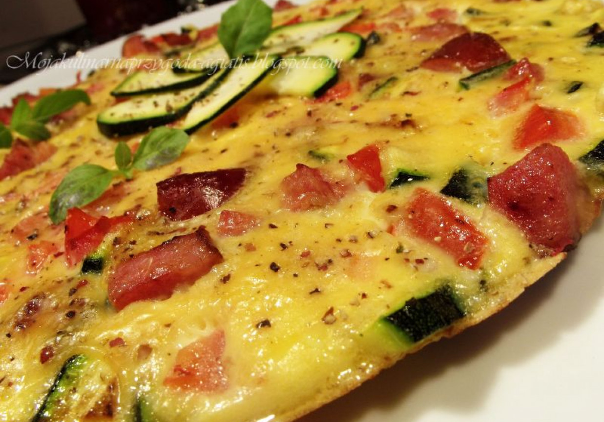 Frittata z cukinią wędliną i pomidorem DoradcaSmaku pl