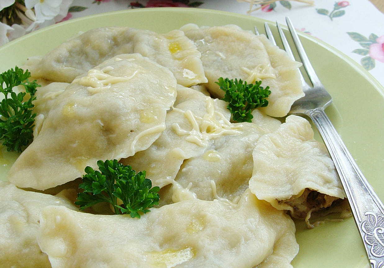 Pierogi z pieczarkami i serem żółtym DoradcaSmaku pl