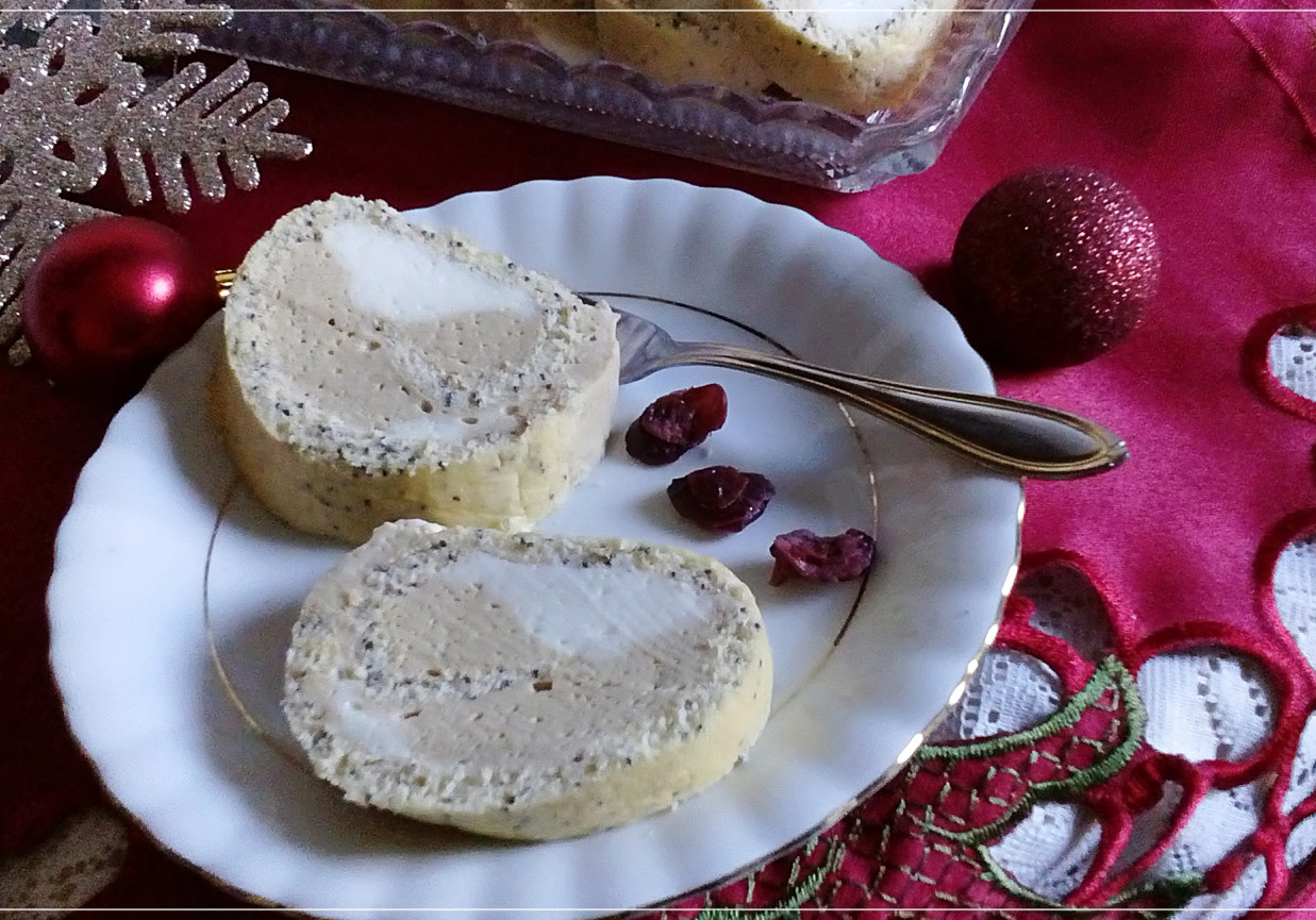 Rolada makowa z kremem w dwóch kolorach w wersji light DoradcaSmaku pl