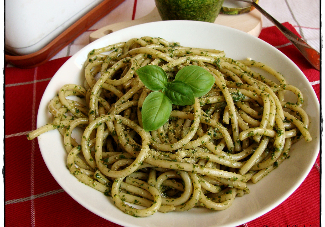 SPAGHETTI Z DOMOWYM PESTO BAZYLIOWYM DoradcaSmaku Pl