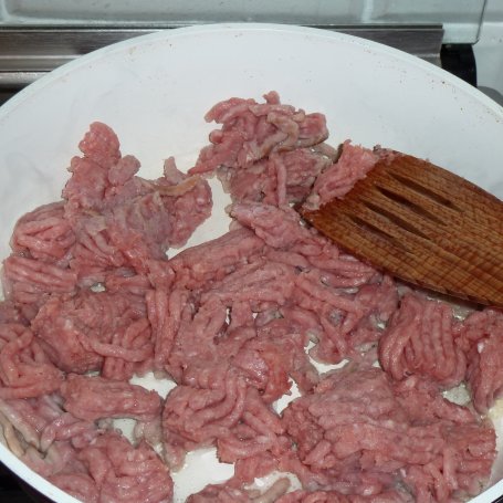 Krok 2 -  Bułeczki drożdżowe z mięsem z indyka i żółtą papryką  foto