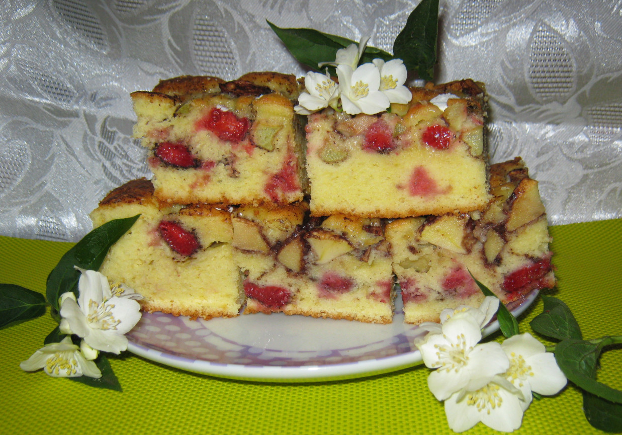 Ciasto ucierane z owocami foto