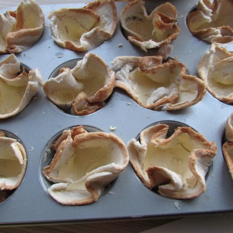 Krok 3 - Koszyczki z niespodziankami foto