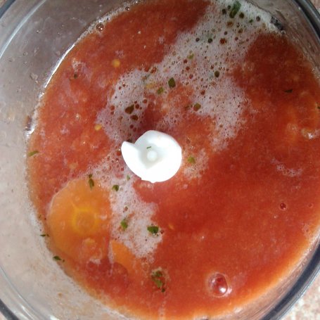 Krok 1 -  Krem pomidorowy z prażonymi migdałami i camembert  foto