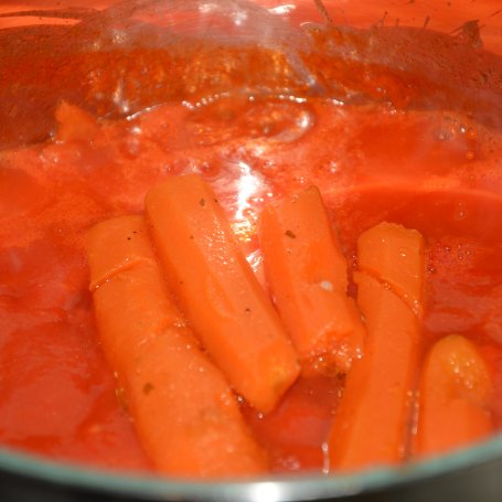 Krok 2 -  Krem pomidorywy z marchewką i maślanymi grzankami foto