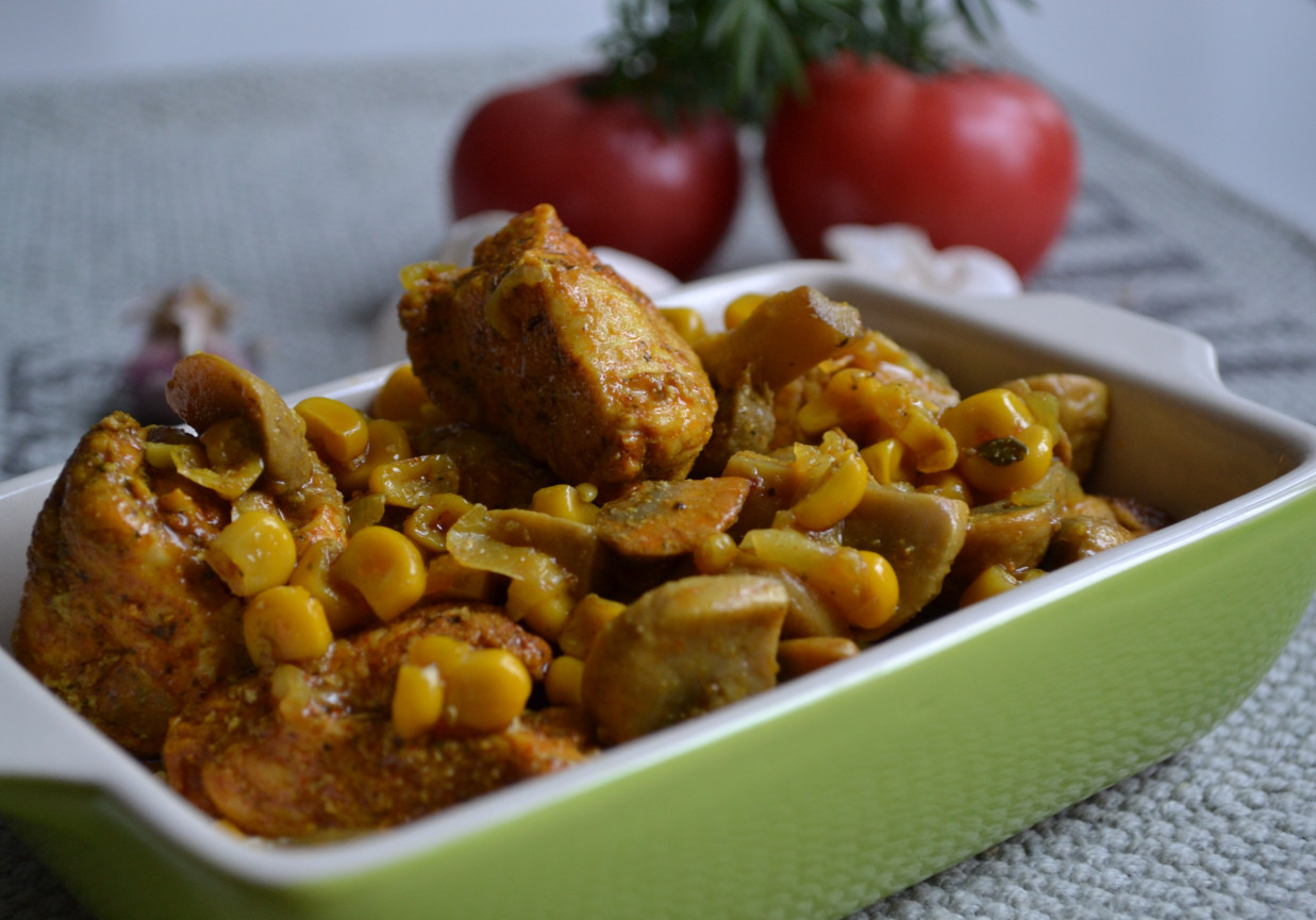  Kurczak z kukurydzą i pieczarkami w sosie curry  foto