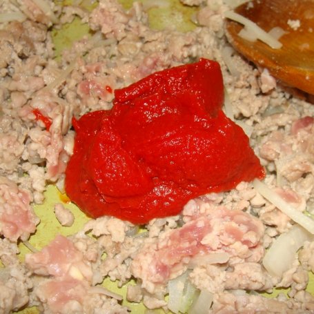 Krok 2 -  Makaron kokardki z mielonym mięsem w sosie foto