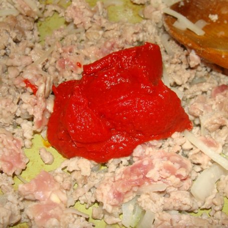 Krok 2 - Makaron kokardki z mielonym mięsem w sosie foto