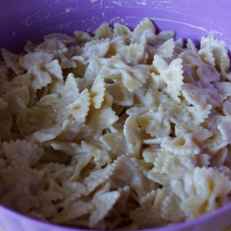 Krok 4 - Makaron z rukolą i pomidorami malinowymi w jogurtowym sosie- obiad szybki,lekki i zdrowy foto