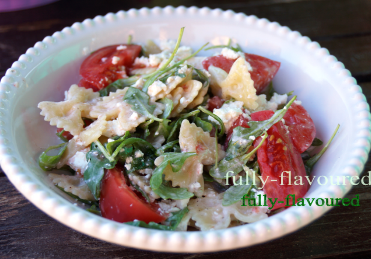  Makaron z rukolą i pomidorami malinowymi w jogurtowym sosie- obiad szybki,lekki i zdrowy  foto