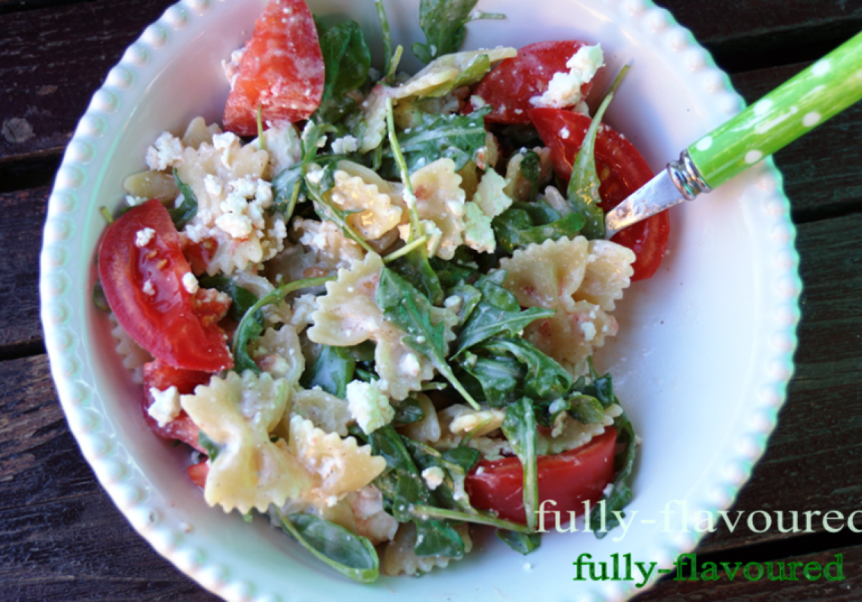  Makaron z rukolą i pomidorami malinowymi w jogurtowym sosie- obiad szybki,lekki i zdrowy  foto