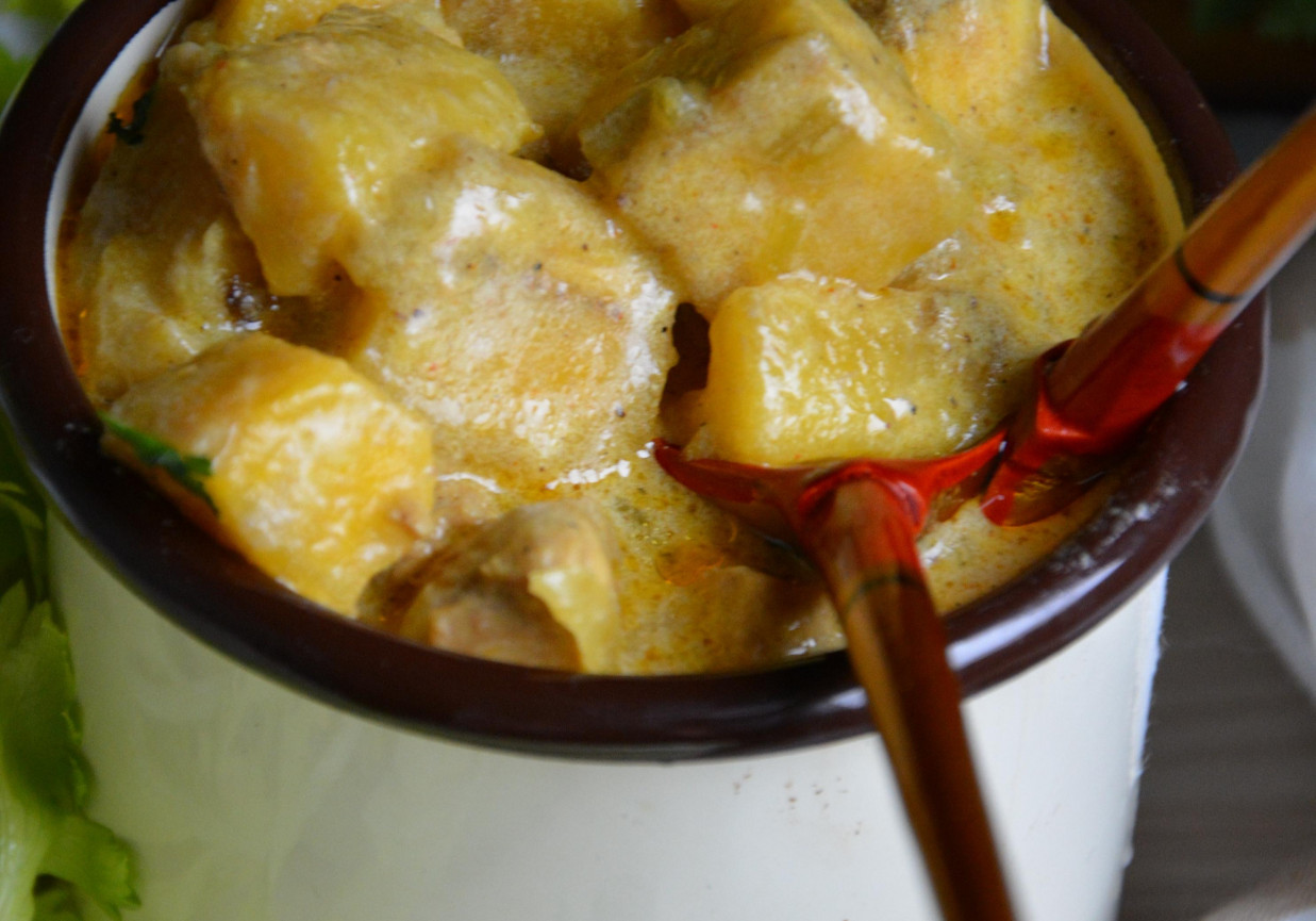  Orientalny gulasz wieprzowy z plantanem foto