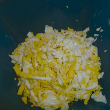 Krok 2 - Pasta jajeczna w 3 smakach ogórkowa, pomidorowa i szczypiorkowa foto