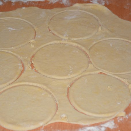 Krok 7 - Pierogi z wołowiną i boczkiem foto