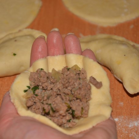 Krok 8 - Pierogi z wołowiną i boczkiem foto