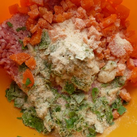 Krok 1 -  Pulpeciki lubczykowe w sosie ziołowo-pietruszkowym (wersja delikatna-dla dzieci) foto