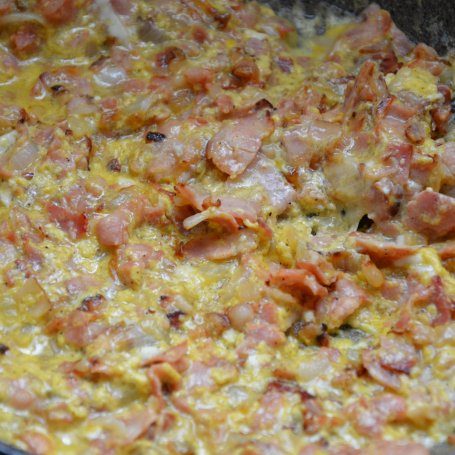 Krok 2 -  Roladki z mięsa mielonego faszerowane jajecznicą na bekonie foto