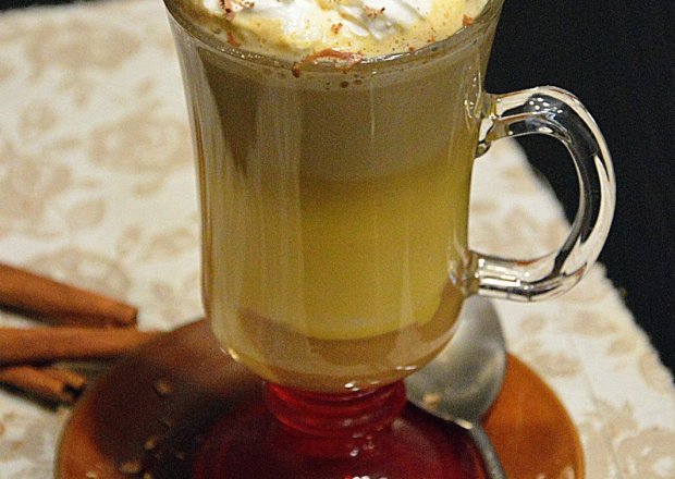 Fotografia przedstawiająca Rozgrzewająca kawa dyniowa z irish cream
