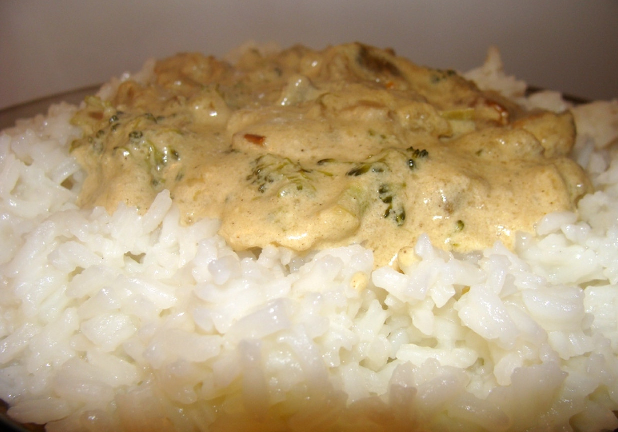  Ryż z sosem grzybowo- brokułowym foto