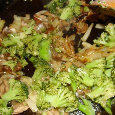 Krok 6 -  Ryż z sosem grzybowo- brokułowym foto