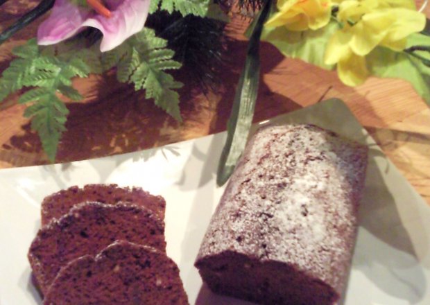 Fotografia przedstawiająca Szybkie czekoladowe ciasto z orzechami i migdałami