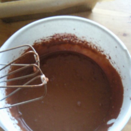 Krok 2 -  Szybkie czekoladowe ciasto z orzechami i migdałami foto