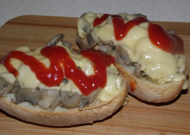 Fotografia przedstawiająca Szybkie mini hot-dogi