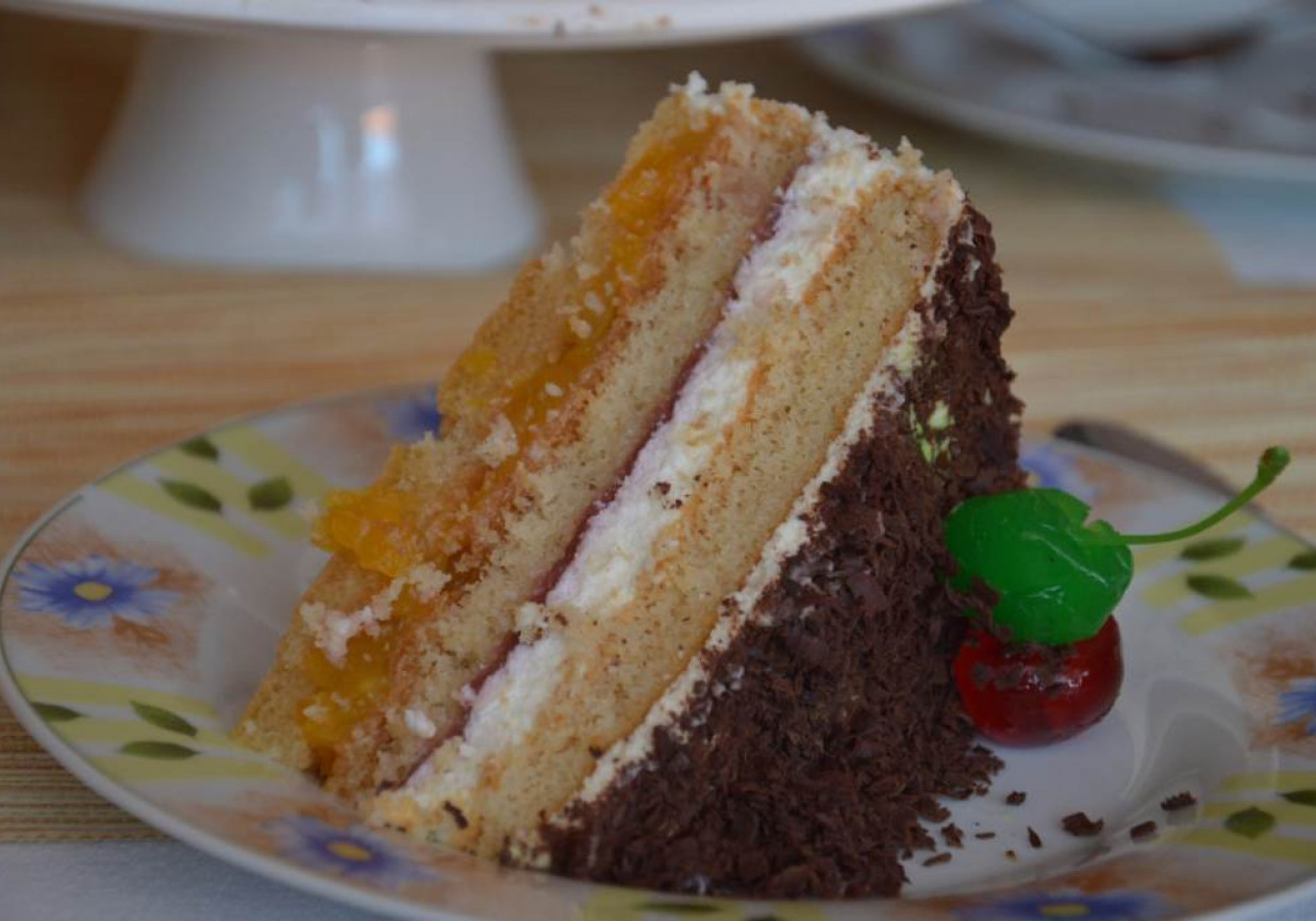      Tort brzoskwiniowy z mascarpone i czekoladą  foto