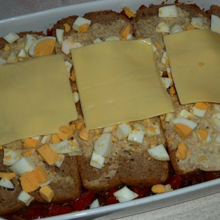 Krok 4 - Zapiekanka chlebowa pt. "Nic się nie może zmarnować" foto