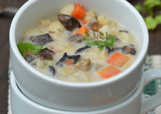 Fotografia przedstawiająca Zupa grzybowa z zakwasem żytnim