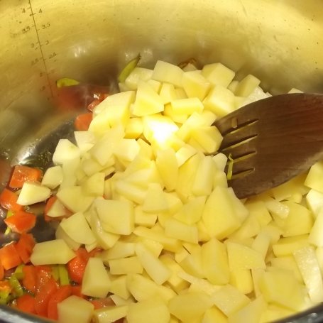 Krok 2 - Zupa kalafiorowa z porem. foto
