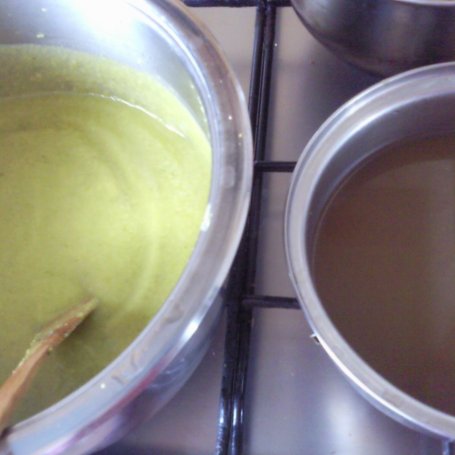 Krok 5 -  Zupa krem z brokułów z żółtym serem i jogurtem naturalnym  foto