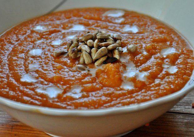 Fotografia przedstawiająca Zupa krem z czerwonej soczewicy