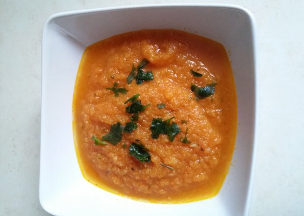 Fotografia przedstawiająca Zupa krem z marchewki wege