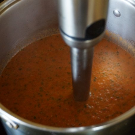 Krok 4 -  Zupa z pieczonych pomidorów z czerwoną papryką  foto