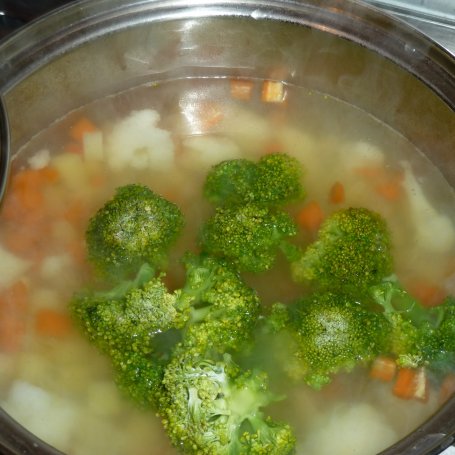 Krok 3 -  Zupka brokułowo-kalafiorowa z kaszą manną -po 8 miesiącu  foto