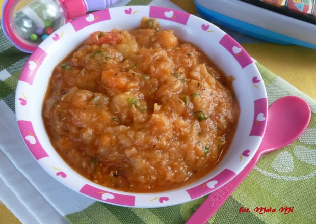 Fotografia przedstawiająca Zupka pomidorowa z ziemniakami dla dzieci po 1 roku