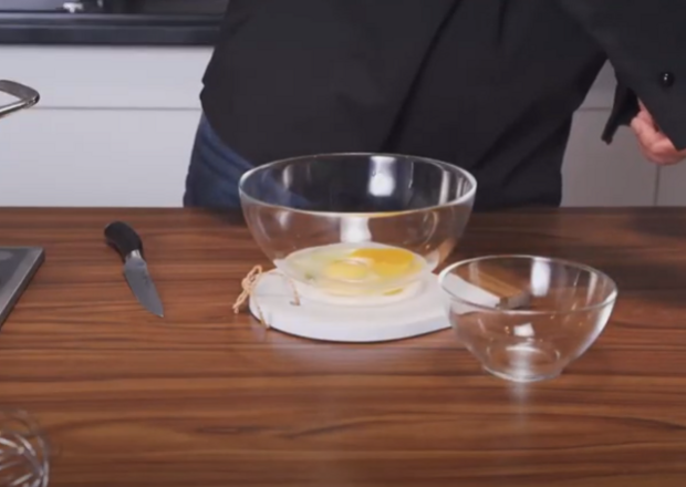 Jak wyciągnąć skorupki z jajka? foto