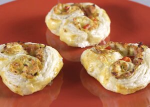 Jak zrobić serca nadziewane serem i szynką? foto