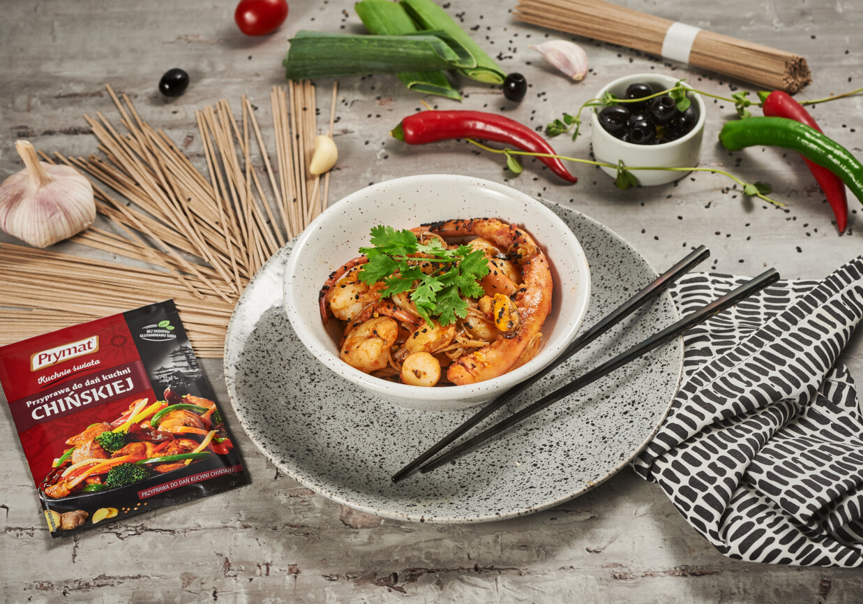 Makaron soba z owocami morza