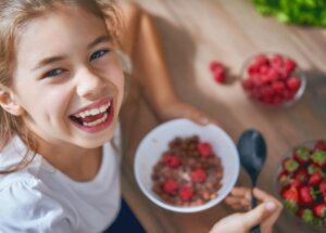 Wartościowe i zdrowe śniadanie dla dziecka - o czym pamiętać, czego unikać? foto