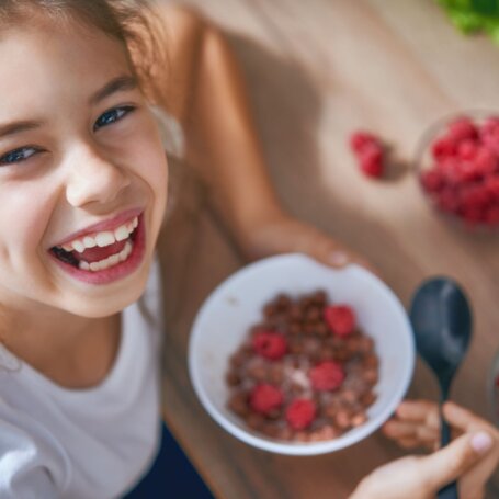 Wartościowe i zdrowe śniadanie dla dziecka - o czym pamiętać, czego unikać? foto