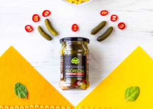 Ogóreczki konserwowe – 5 pomysłów, jak je podać foto