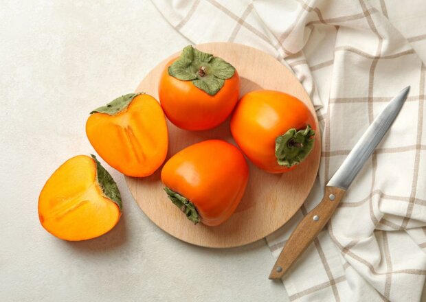 Owoc kaki – jak jeść, jak obierać i jakie ma właściwości? foto