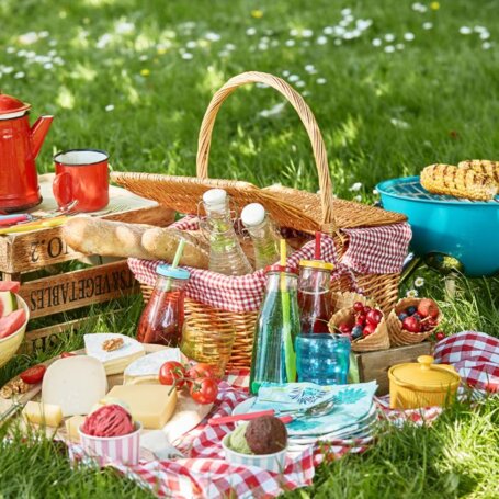 Jedzenie na piknik – co przygotować? foto