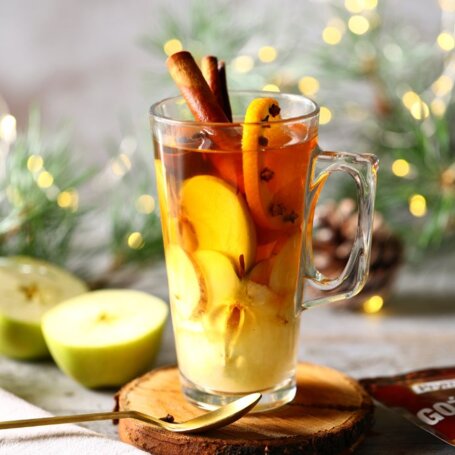 Dodatki do zimowej herbaty, o których byś nie pomyślał - sprawdź, co dodawać! foto