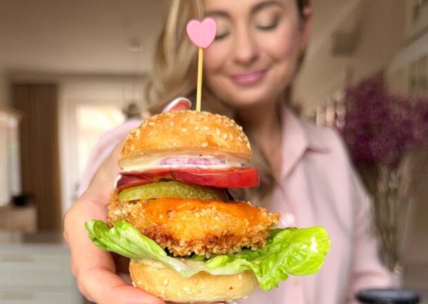 Fotografia przedstawiająca Burgery ala crispy chicken burger