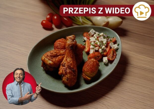 Fotografia przedstawiająca Pałki z kurczaka z ziemniakami hasselback z air fryera