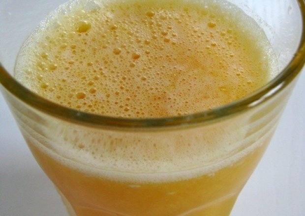 Fotografia przedstawiająca Air Jeruk – tradycyjny indonezyjski napój pomarańczowy